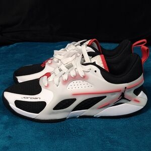 Nike Air Jordan Heir Mens Basketball Shoes Size 7.5 White Black Red FQ3858 106